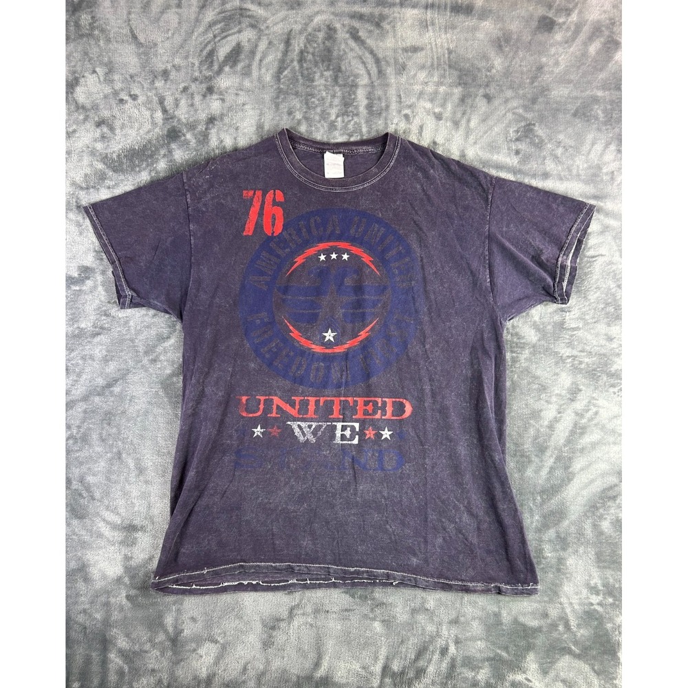 Vintage Patriotic Graphic T-Shirt Fruit of the Loom USA 76 Eagle United We Stand